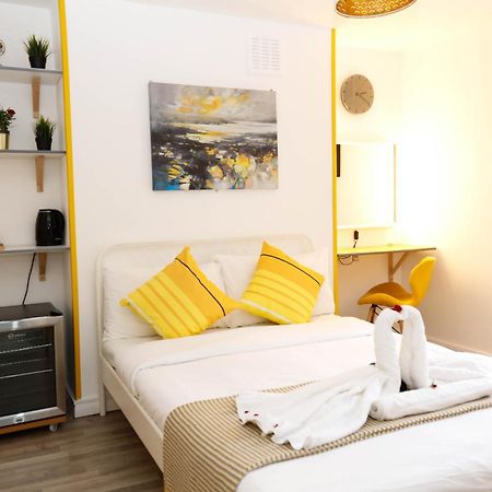 Stylish Rooms 1-Minute Walk To Camden Town Metro, Shops, Cafes, Bars & Restaurants With Shared Bathrooms Лондон Екстер'єр фото